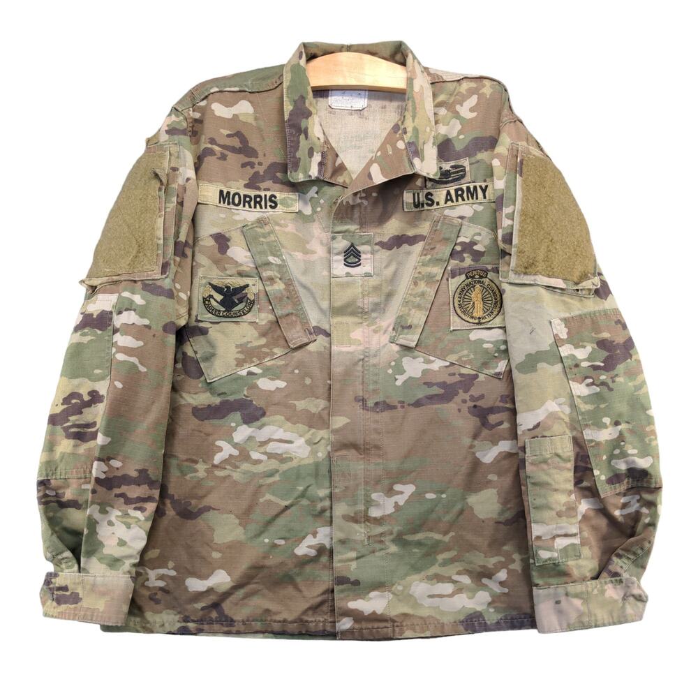 US Army Combat Uniform Camo Coat Jacket Military Size L Recruiter Patches